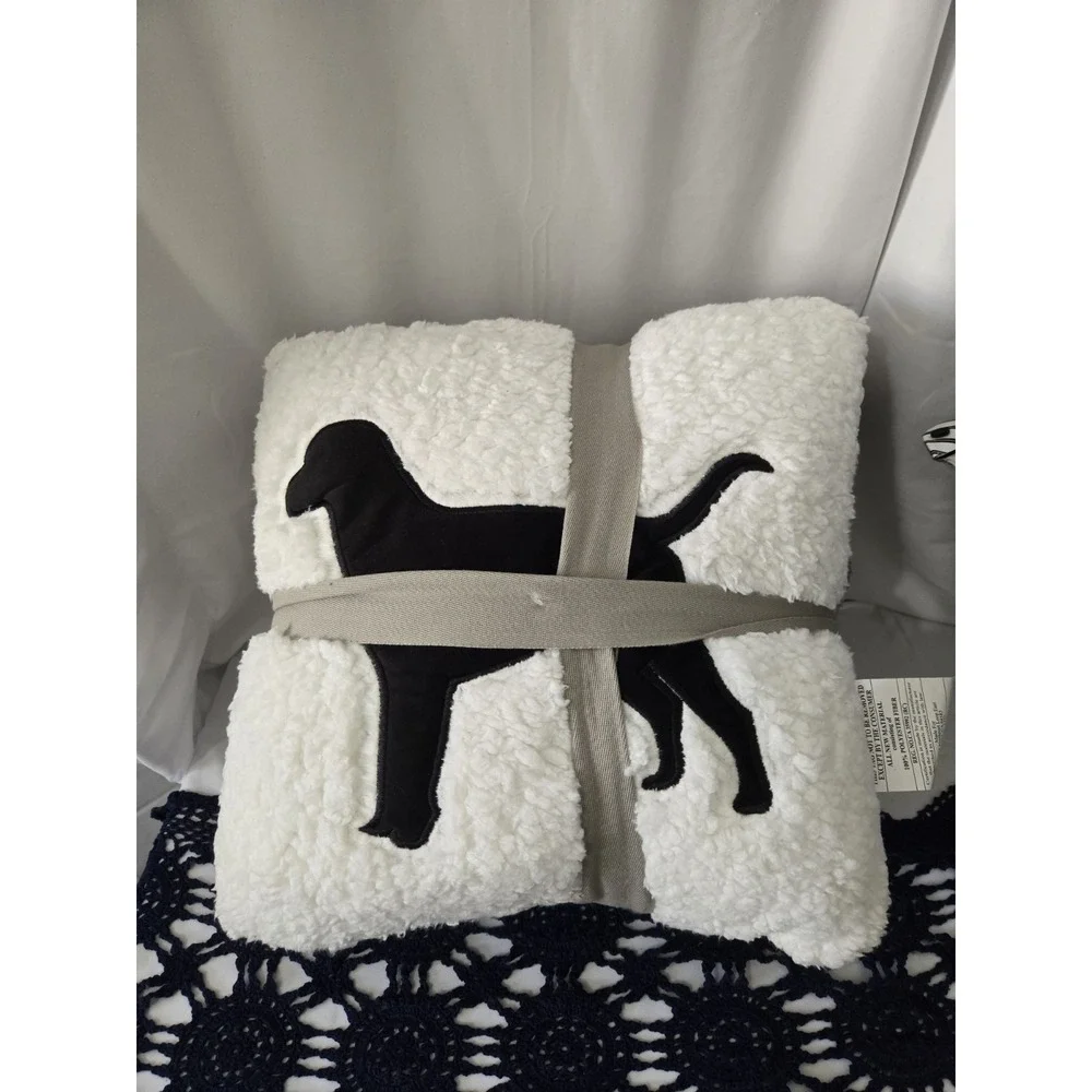 Woolrich Sherpa Throw Blanket & Pillow Set‎ 50x60 Plaid Dog Silhouette 16x16